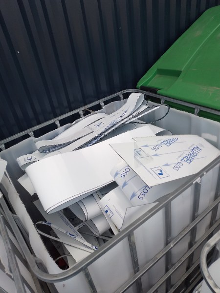 chutes de plaques dibond (Alu + PEHD)