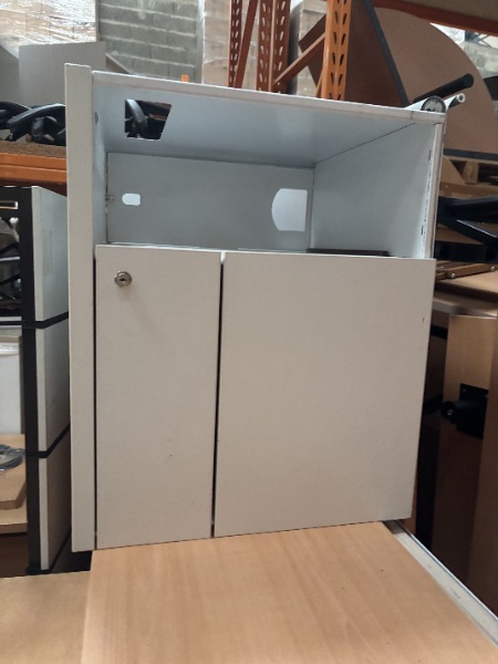Caisson en métal avec meuble 