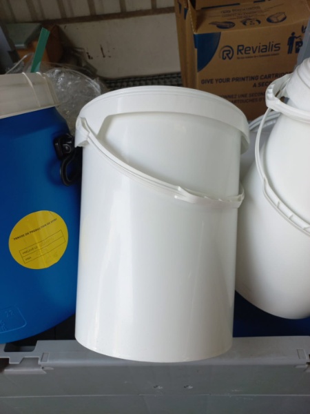 Seau blanc 20L agroalimentaire neuf 