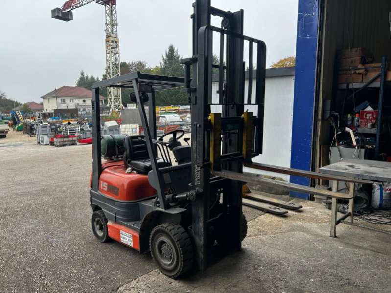 Chariot élévateur gaz TOYOTA 