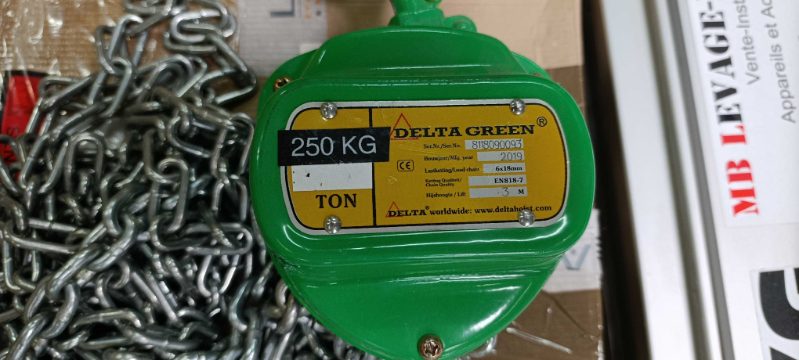 Palan Manuel à Chaîne 250kg + Portique Aluminium Déplaçable