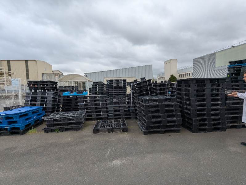 Palettes plastiques format europe
