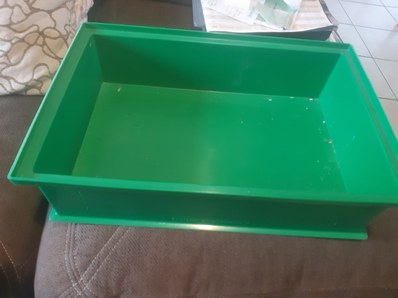 Caisse plastique gerbable verte 16,2l 120x300x450mm