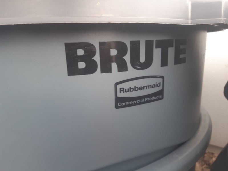 Conteneur Rubbermaid BRUTE