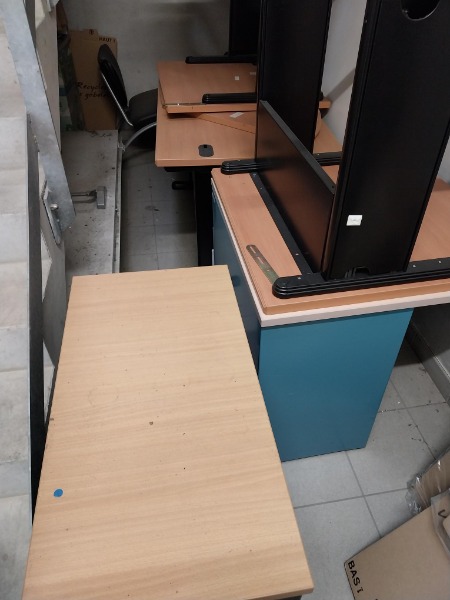 Don de 4 bureaux + caissons