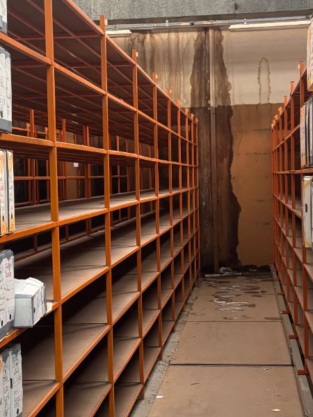 Rayonnage métallique orange 