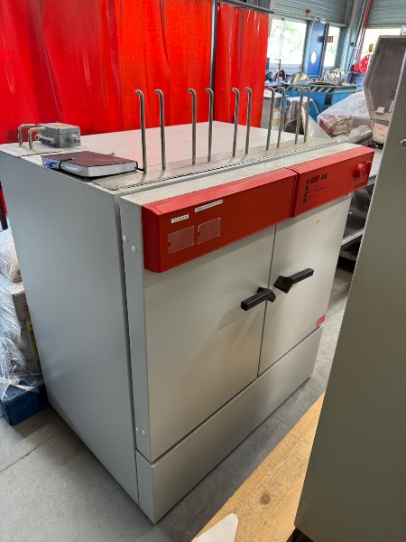 Etuve BINDER KB 240