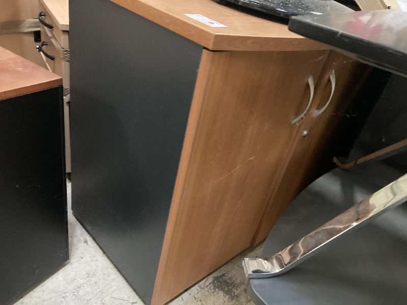 Armoire basse en bois foncé