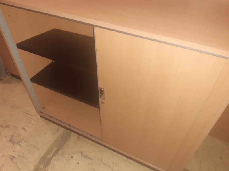 Armoire a porte coulissante en bois